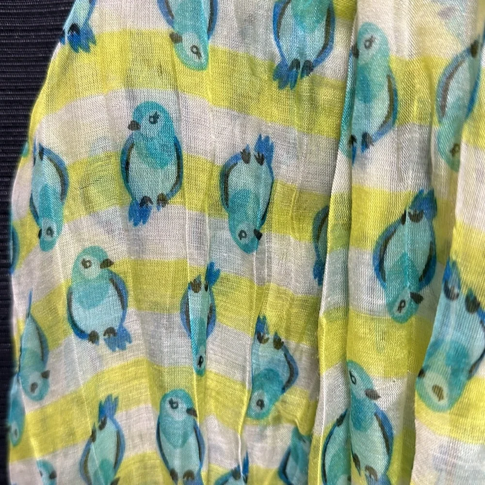 Loft scarf 100% polyester green/blue with parrots Size‎ 72 x 43 / Box 17-31